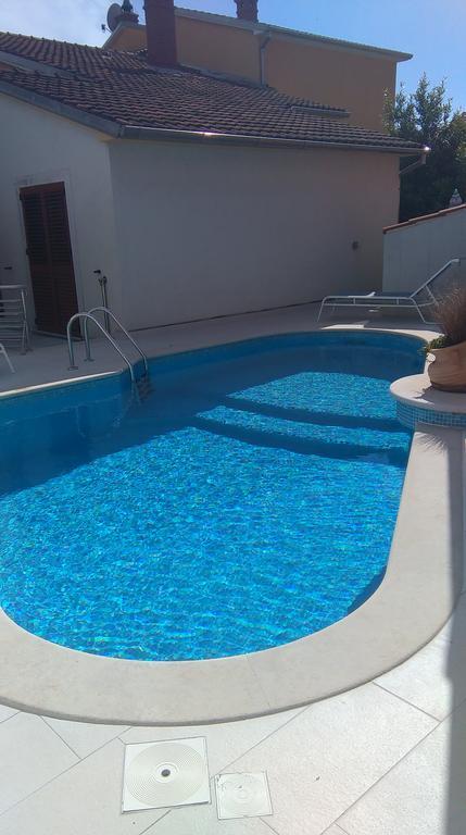 Holiday Pool House Pula Buitenkant foto